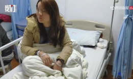 女孩呕吐视频,女孩呕吐瞬间，紧急救治现场直击